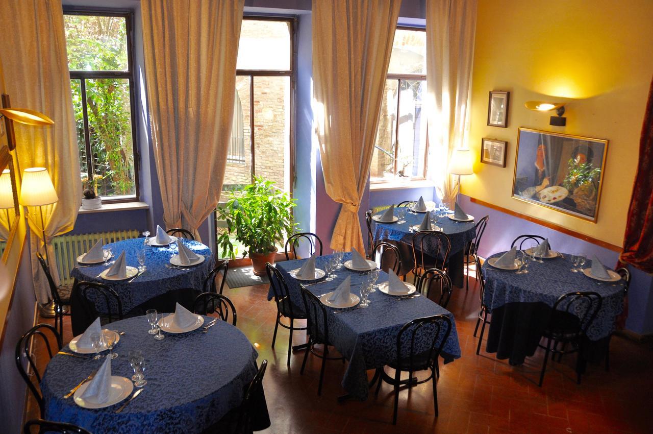 Hotel Il Cortegiano Urbino Exterior foto